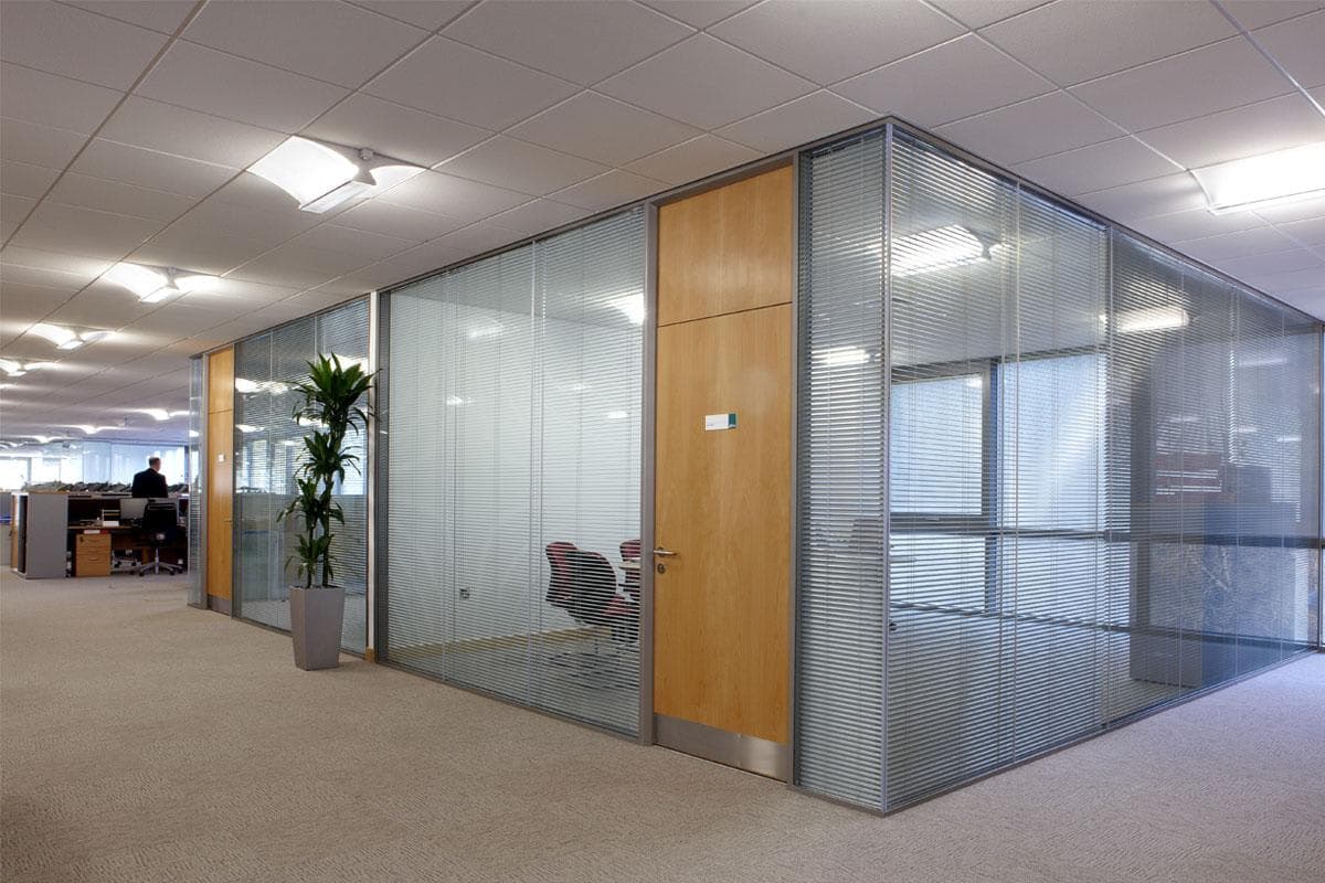 Prime Dizayn fit-out — cam bölme ve kurumsal ofis uygulaması
